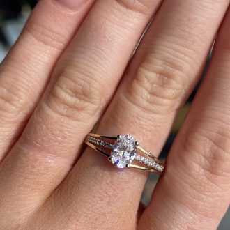 9ct Gold Cz Split Band Oval Solitaire Ring